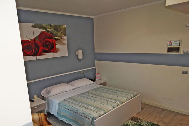 Room 6 of 19