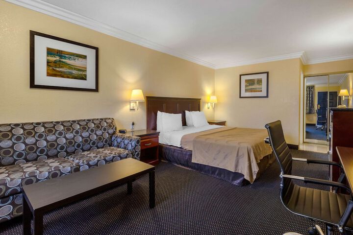 1 King Bed (7 of 12)