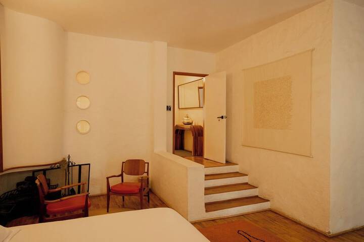 Room 48 of 103