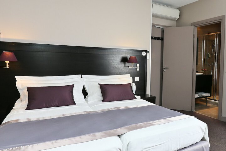 Room 5 of 32