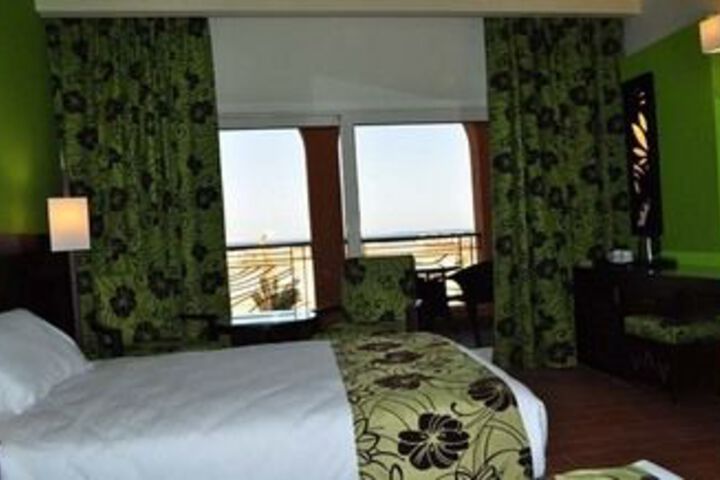 Room 17 of 34