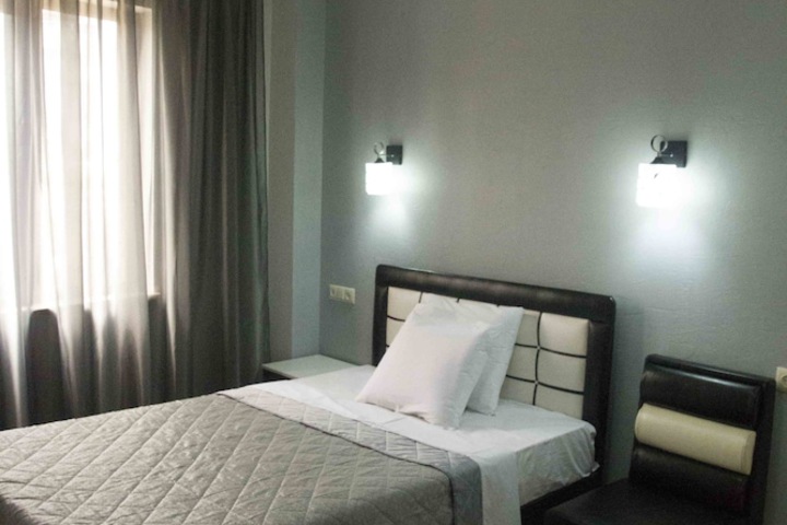 Room 17 of 44
