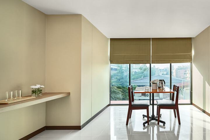 Room 19 of 38