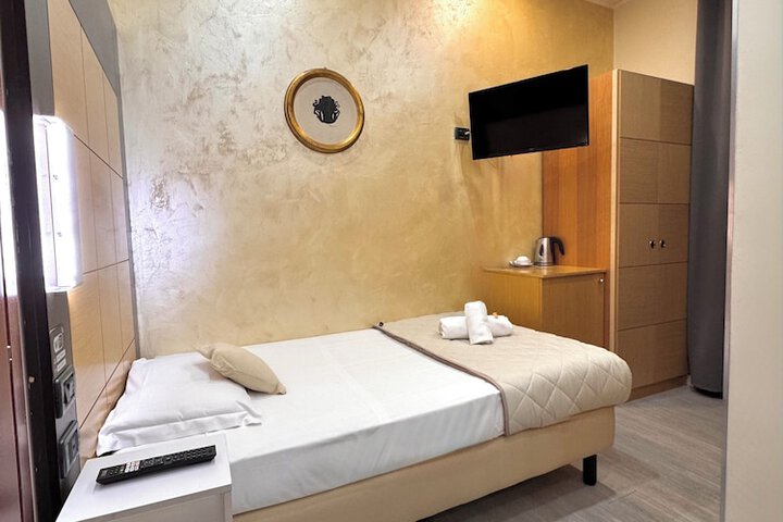 Room 28 of 63