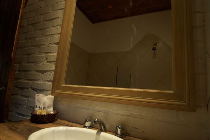 Room 16 of 38