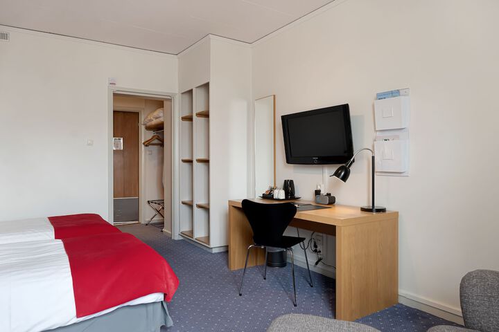 Room 12 of 84