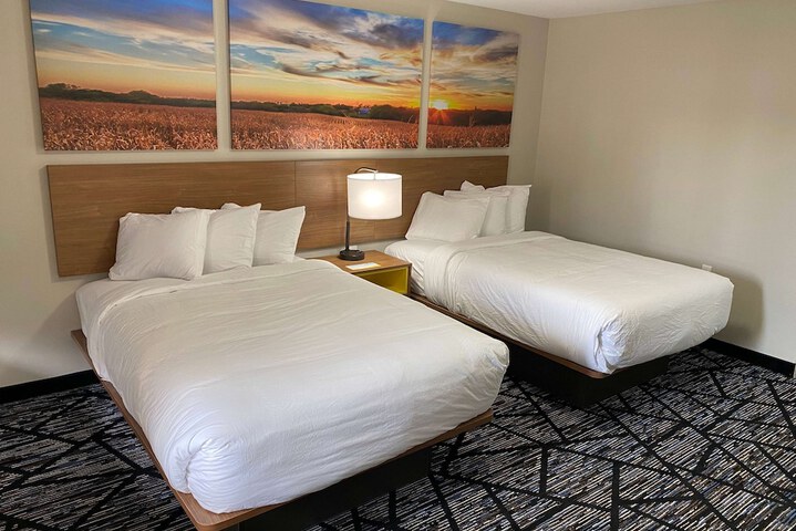 Room 5 of 12