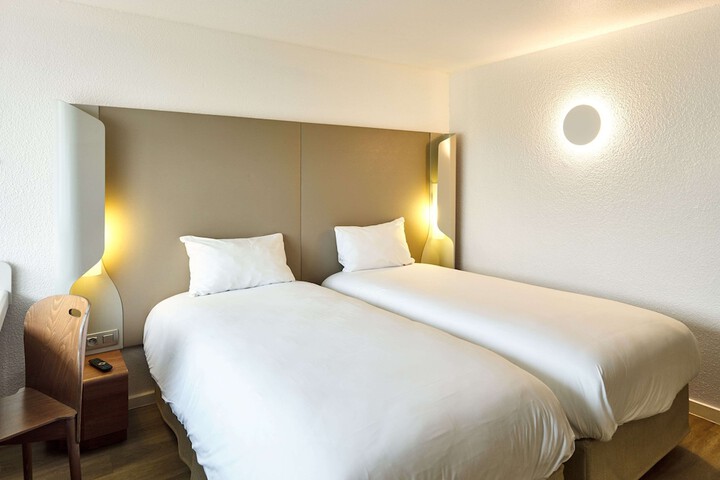 Room 14 of 42