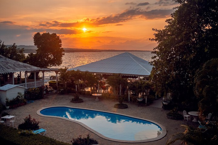 Pool Hotel