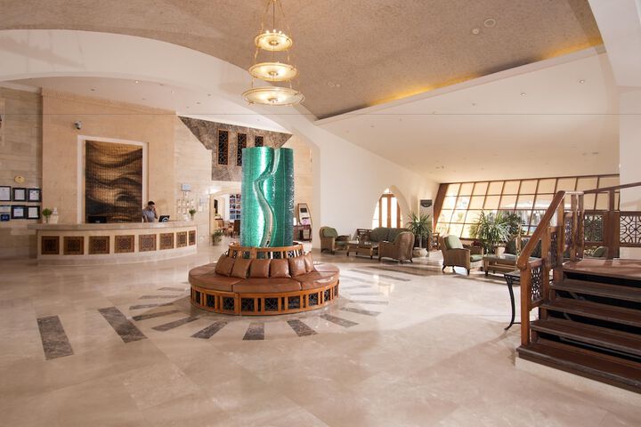 Entrance & Lobby