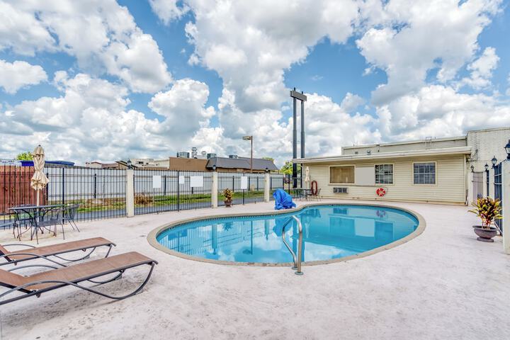Pool Hotel