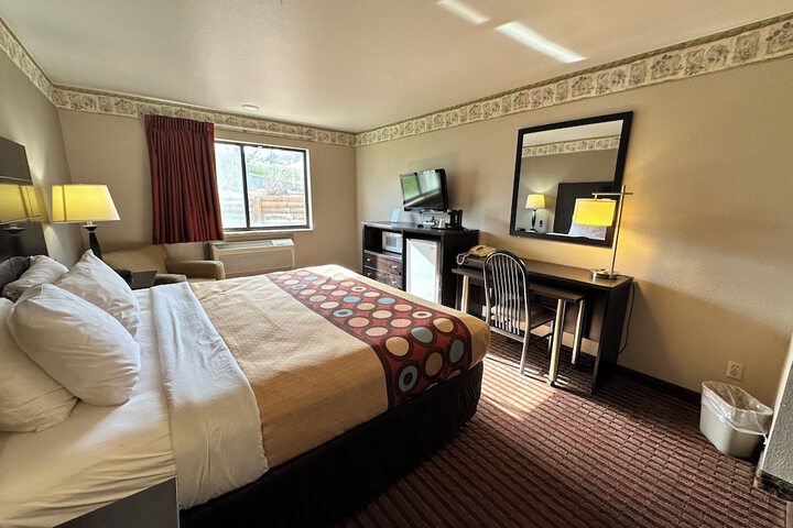 1 King Bed (7 of 16)