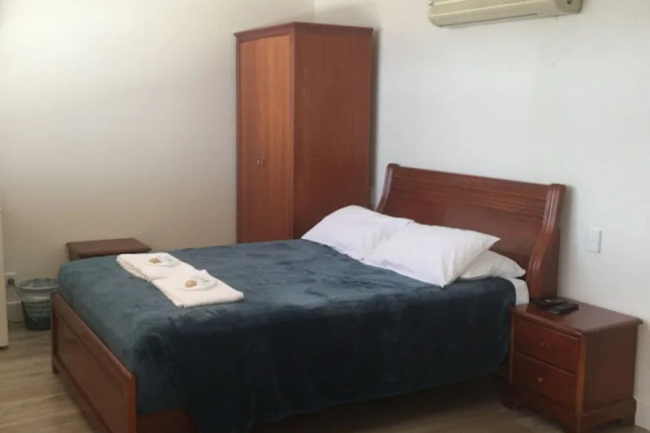 Room 6 of 15