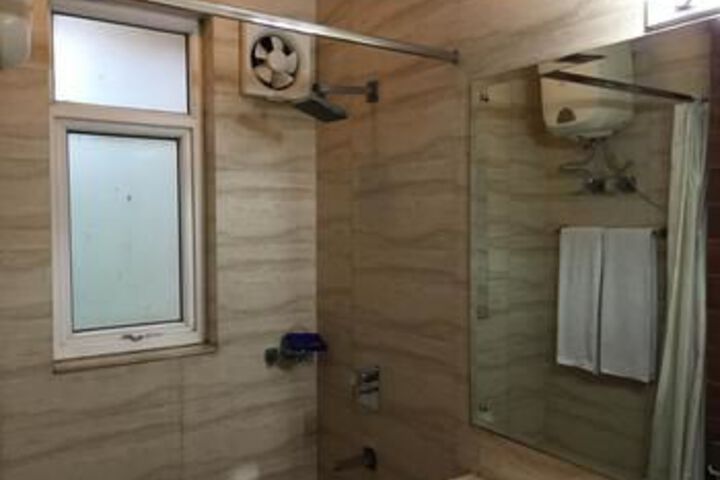 Room 2 of 28