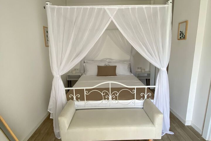 Room 15 of 184