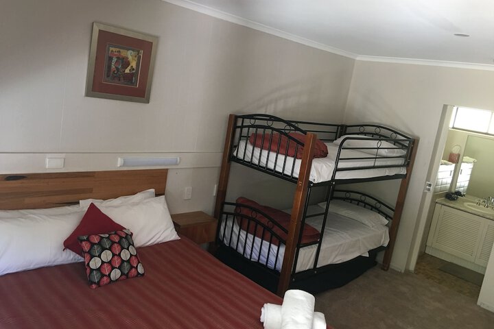 Room 4 of 68