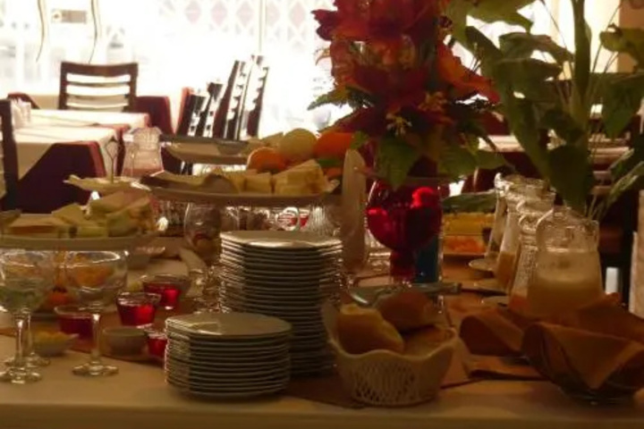 Dining 9 of 9