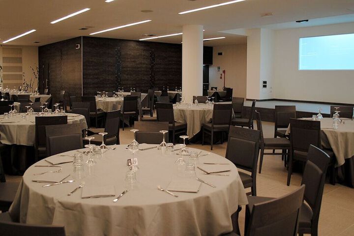 Ballroom/Hall 78 of 86