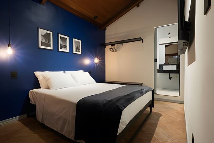 Room 4 of 93