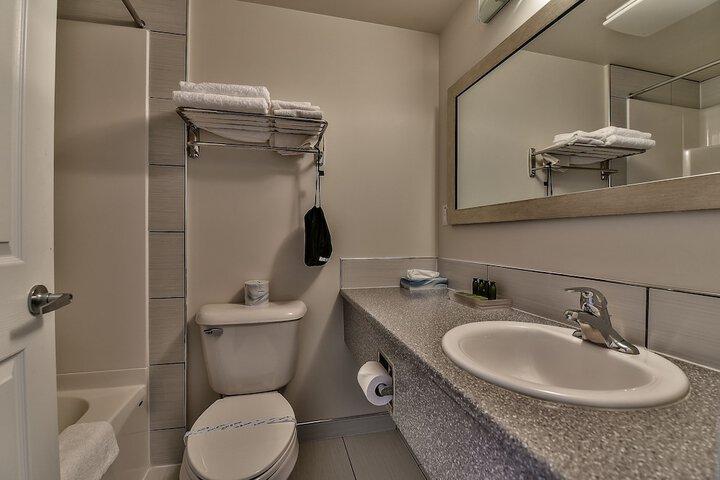 Room 12 of 24