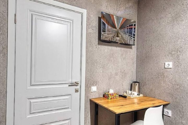 Room 4 of 22