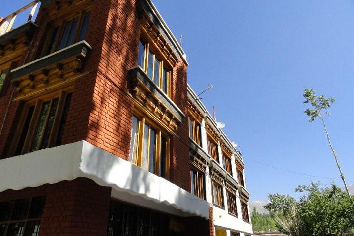 Hotel Nirvana Palace