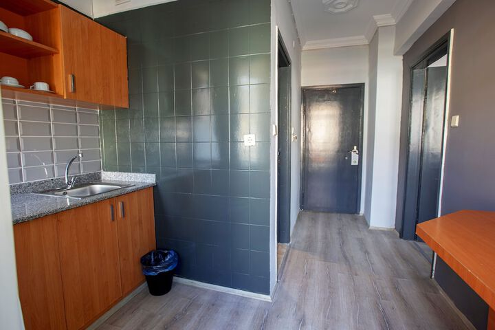 Room 15 of 83