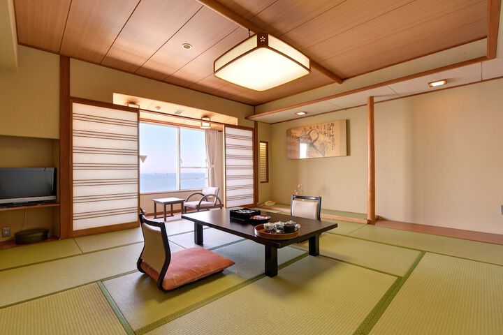 Room 4 of 18