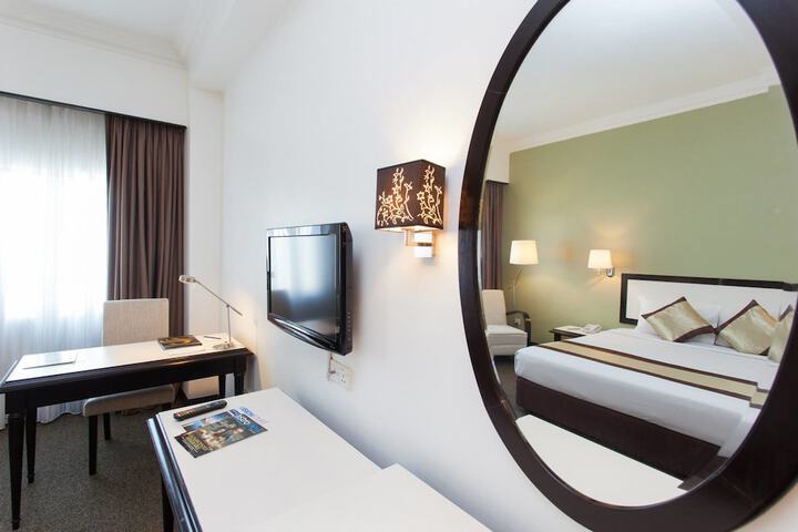 Room 8 of 43