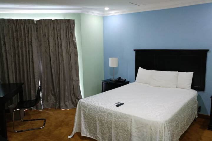 Room 13 of 36