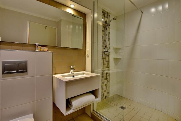 Room 11 of 25