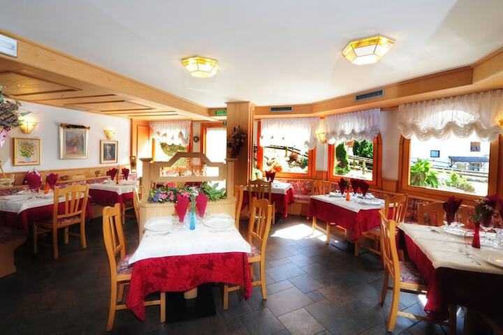Dining 38 of 67