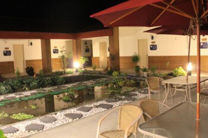 Hotel Exterior 5 of 10