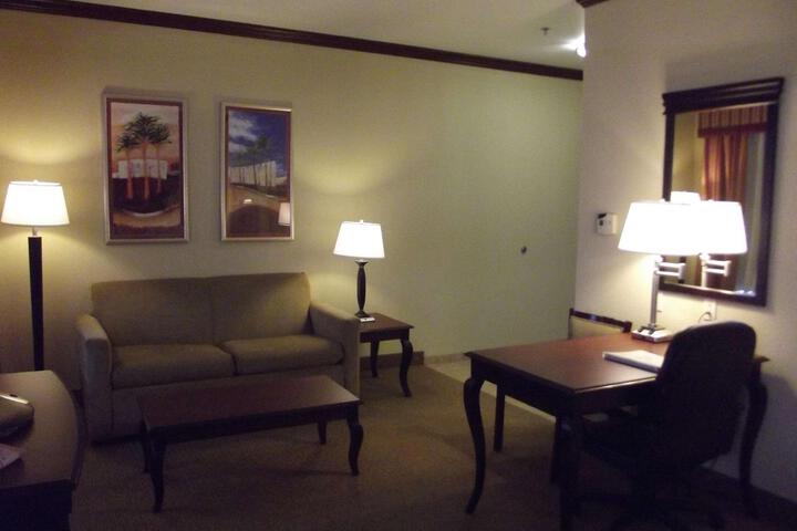 1 King Bed (5 of 8)