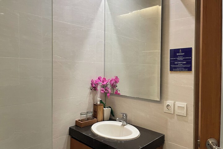 Room 15 of 27
