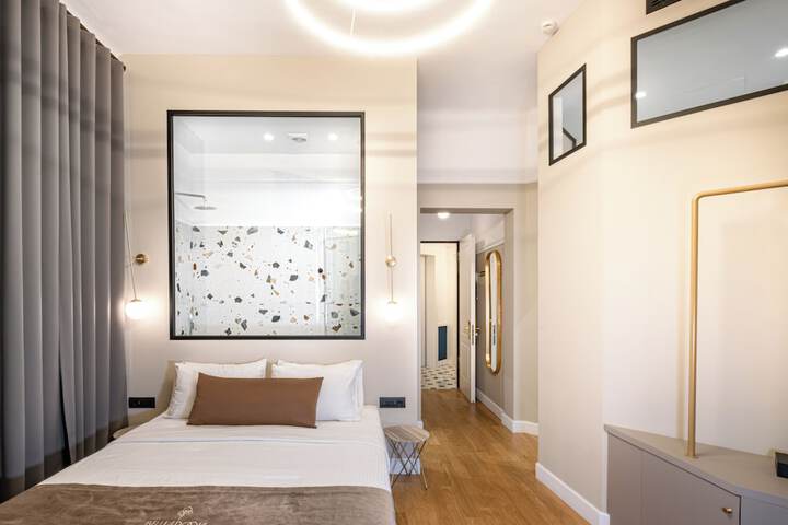 Room 10 of 81