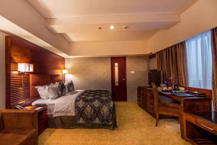 Room 6 of 72