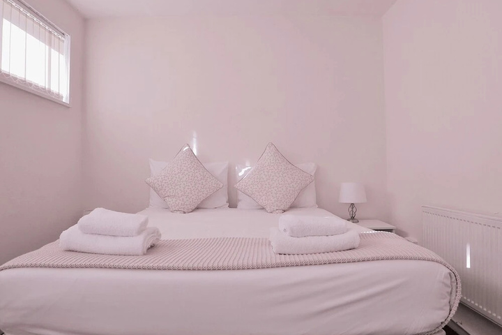 Room 2 of 9