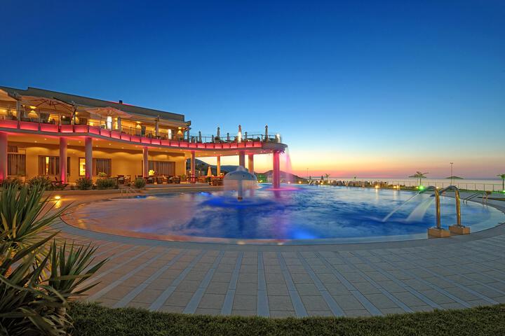Pools & Facilities
