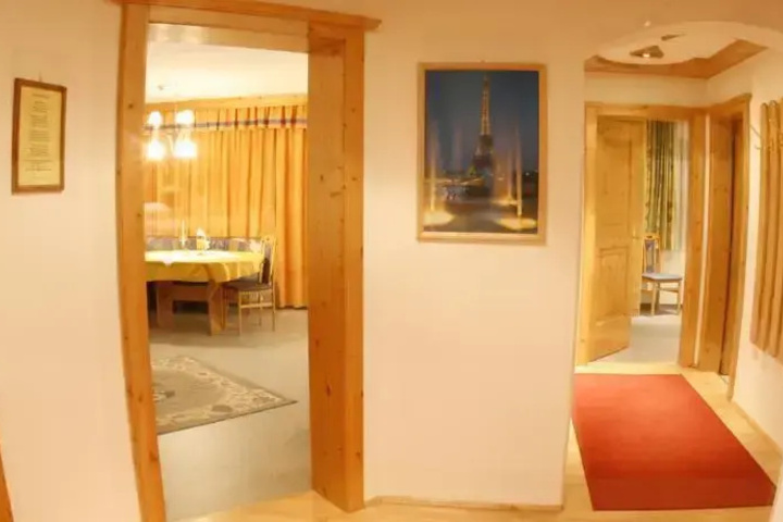 Room 8 of 13