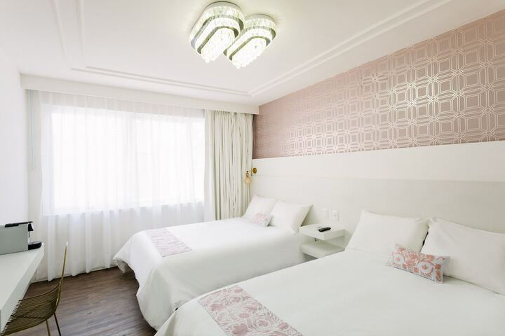 Room 12 of 50