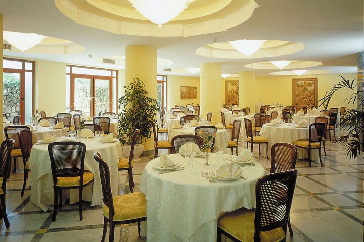 Dining 51 of 86