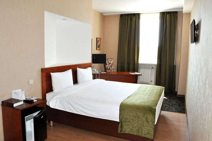 Room 5 of 103