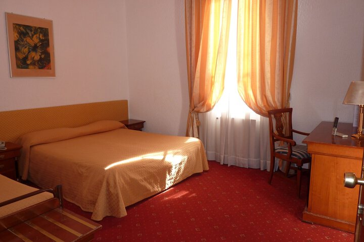 Room 8 of 61