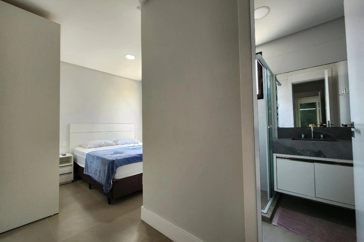 Room 2 of 20