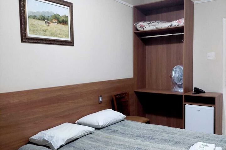Room 5 of 15