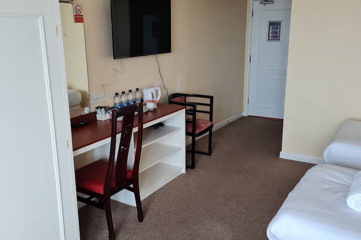 Room 14 of 87