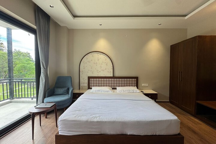 Room 3 of 52