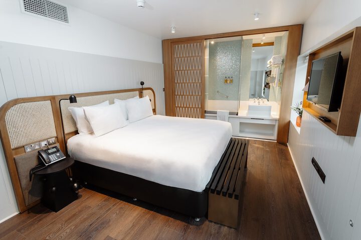 Room 15 of 65