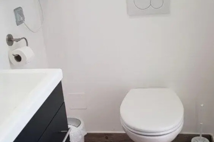 Room 11 of 11
